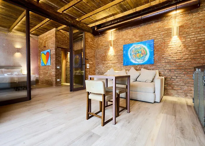Emme Loft I Red Moon - Chic Design Loft Daire Milano