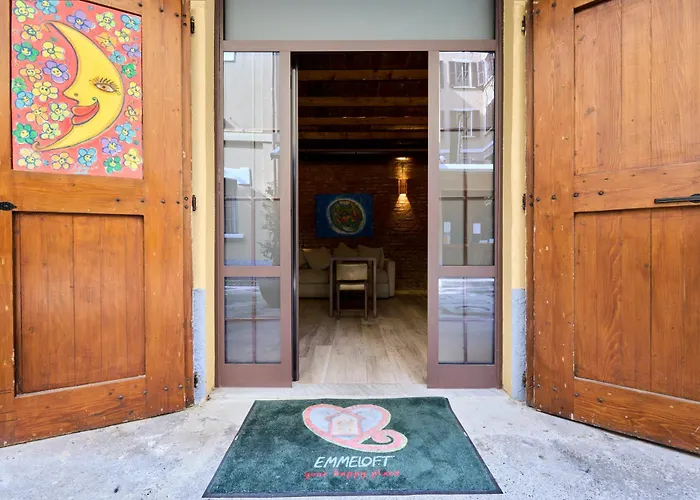 Emme Loft I Red Moon - Chic Design Loft *